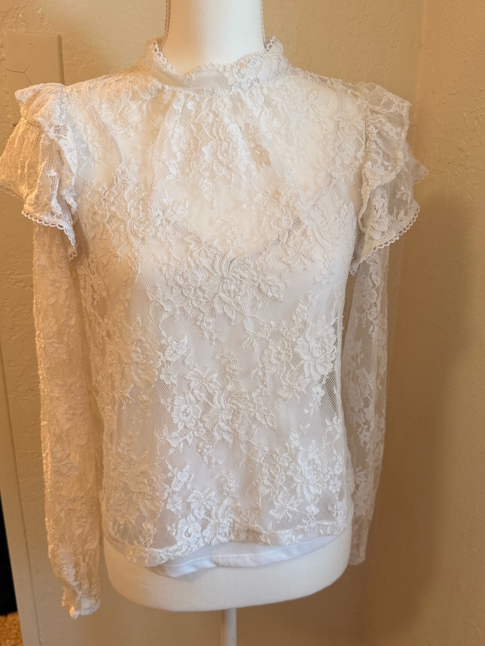 Express White Floral Lace Ruffle Long-Sleeve Blouse with liner